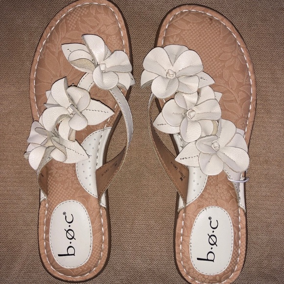 b.o.c. Cream Leather Sandals with Floral Accents - Picture 3 of 4